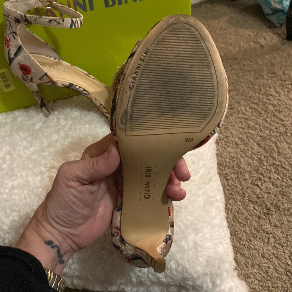 Gianni Bini heel - Picture 4 of 7